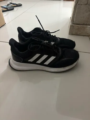 tênis adidas
