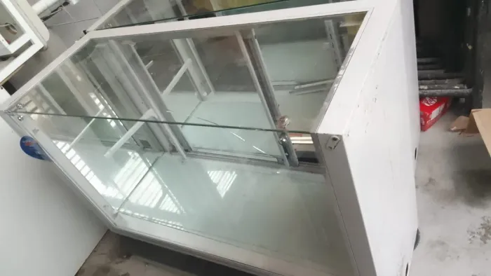 Vitrine expositor ferro iluminada