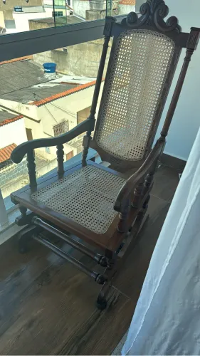 Cadeira de balanço madeira maciça