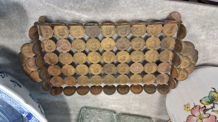 Antiga Bandeja Feita de moedas década de 40
