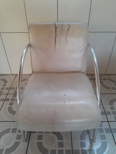 Vendo Cadeira corino branca