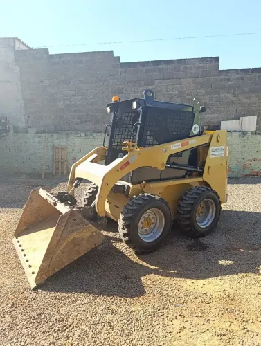 Bobcat Caterpillar 