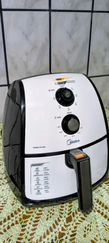 Fritadeira Elétrica Midea FRA4 - 4 Litros em ótimo estado.