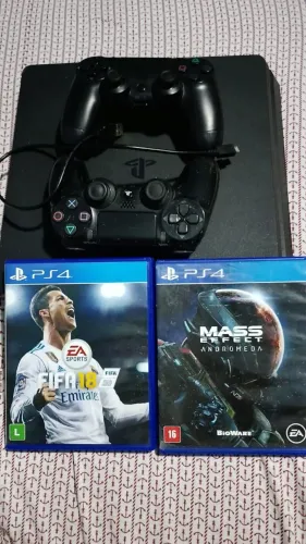 PlayStation 4 (PS4) - 800 GB + 2 Controles + Jogos