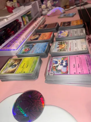 Lote de 400 cartas pokémon apenas pokémons sem energia sem treinadores ler todo anúncio
