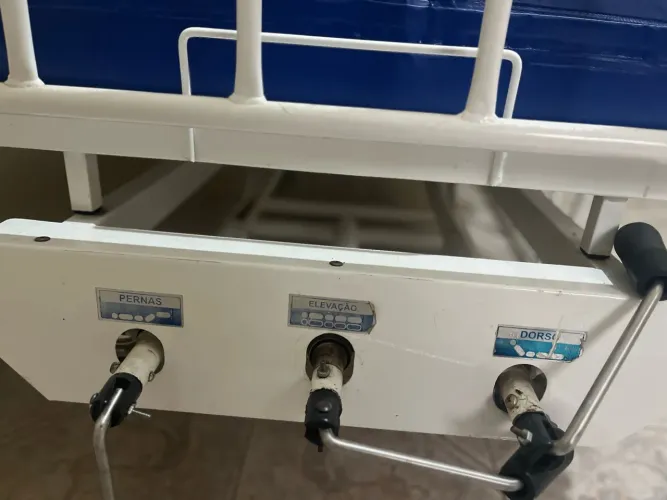 Cama hospitalar com 3 manivelas