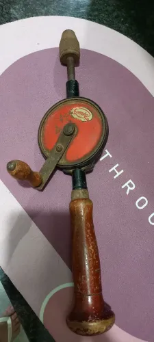 Furadeira manual marca Genko fabricante Germany item colecionável funcionando