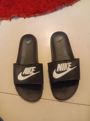 Sandália Nike n.42 veste 41 também.