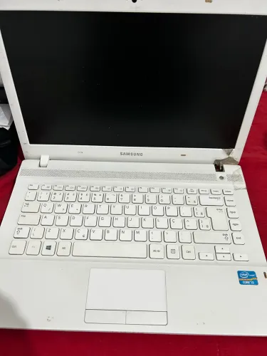 Laptop Samsung usado - -Retira