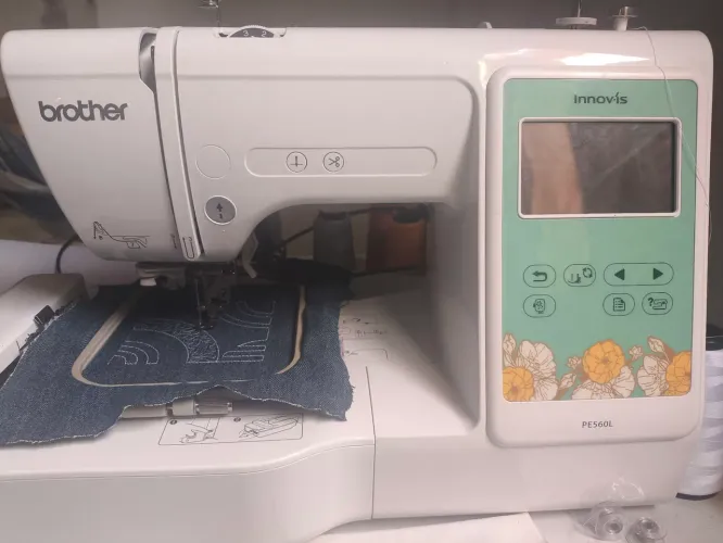 Máquina de bordar brother PE560L wifi