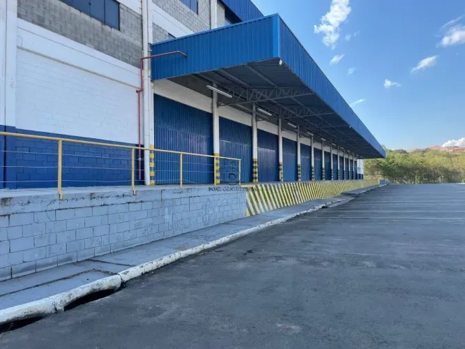 Galpão Empresarial 10.500 m², ideal para grandes operações logísticas e industri
