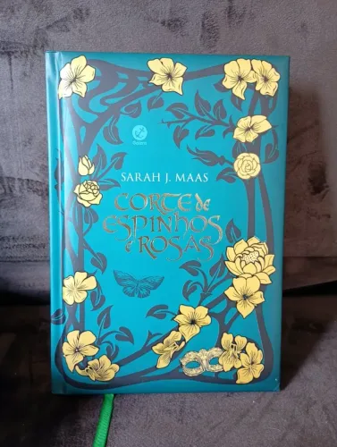 Livro - Corte de Espinhos e Rosas - Edição Colecionador
