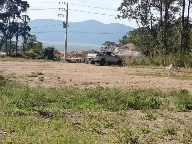 Terreno para venda tem 8400 metros quadrados em Enseada do Brito (Ens Brito) - Palhoça - S