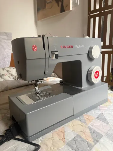 Vende-se máquina de costura