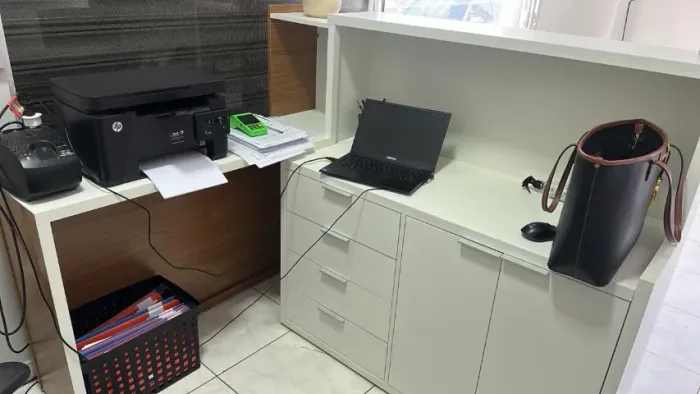 VENDO BALCÃO PARA RECPÇÃO