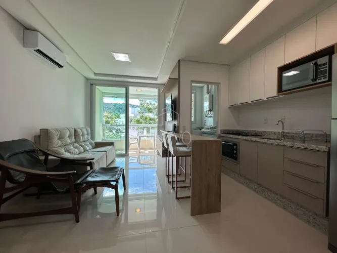 Apartamento mobiliado com 3 dormitórios para locação anual em Jurerê Internacional