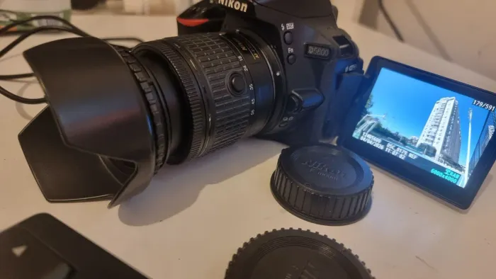 Camera DSLR Nikon D5600 18-55 Af-p e acessorios