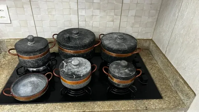Jogo de panelas em pedra sabão