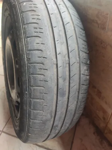 Pneu 175/65/14 Dunlop e roda 5x100