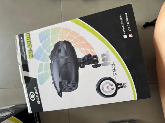 Flash Estudio Greika EG-250B