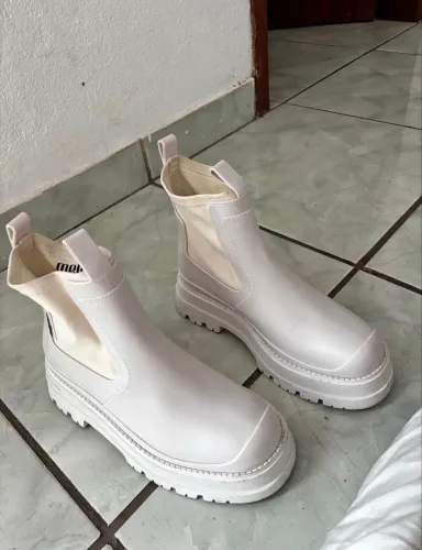 Bota Melissa 38 comprei pra minha esposa não gostou por isso que está barato !