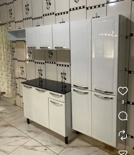 Cozinha grande completa de aço