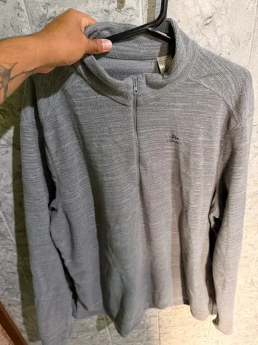 Fleece Quéchua cinza tamanho 3G seminova 