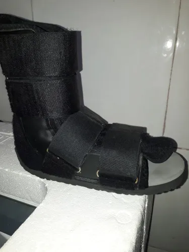Bota Ortopédica curta ( P ) excelente