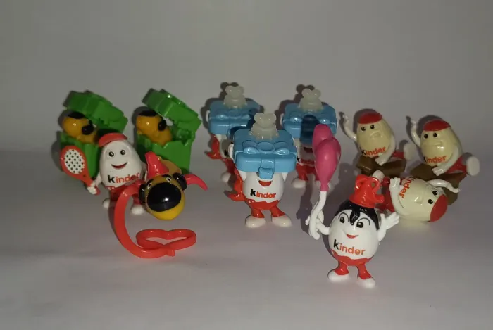 11 miniaturas Kinder Ovo