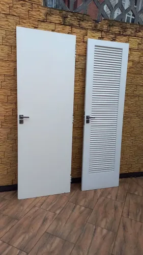 Entrego: 2 Folhas de Porta branca maciça para quarto e banheiro ou lavanderia  