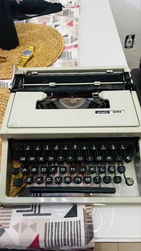 MÁQUINA DE ESCREVER 