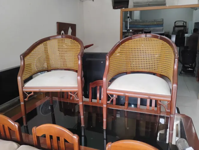 Poltronas de madeira