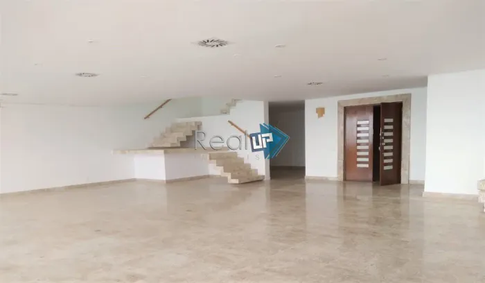 Cobertura Tríplex na Av. Atlântica Toda Reformada.
