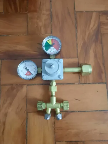 Manômetro De Pressão Co2 Com 2 Saídas Para Chopeira