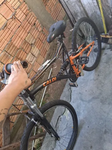 Estou vendendo uma bicicleta /// pra levar logo 350 ...