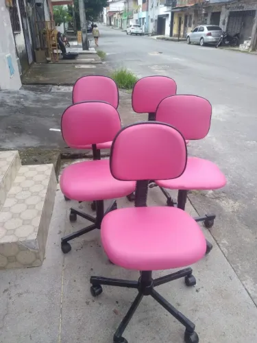 Cinco cadeiras de escritório 90,00 cada uma