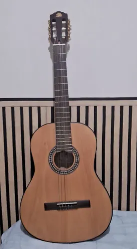 Vendo violão nylon acústico novo