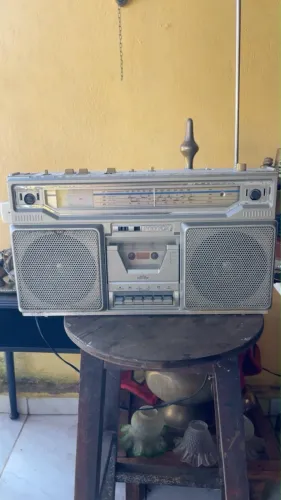 Lindo e antigo rádio poli vox