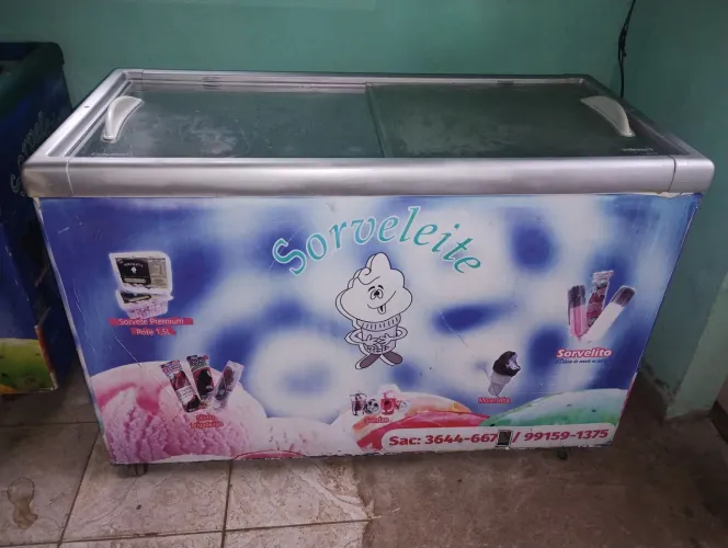Vendo este freezer de tampa de vidro funcionando perfeitamente 