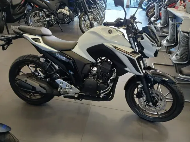 FZ25 26/26 - Alexandre Yamaha