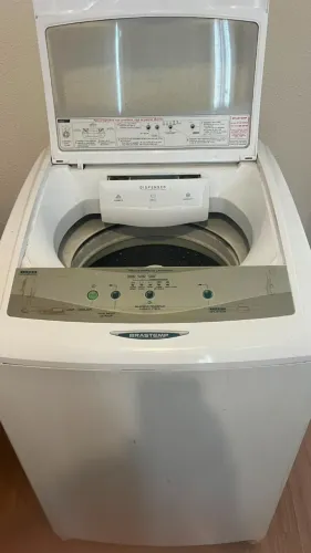 Maquina de Lavar Roupa 8kg (VAZANDO OLEO)