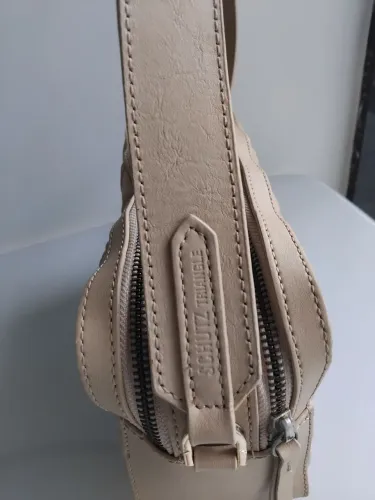 Bolsa schutz muito conservada.