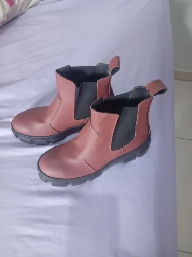 Bota shelsea nova solado tratorado 34