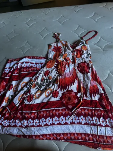 Vestido usado uma vez, longo.