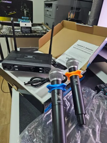 Microfone Sem fio, 2 microfones e uma estacao wifi, sem uso na caixa