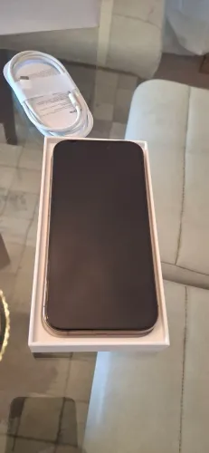 IPHONE 16 Pro Deserto Titânio dourado