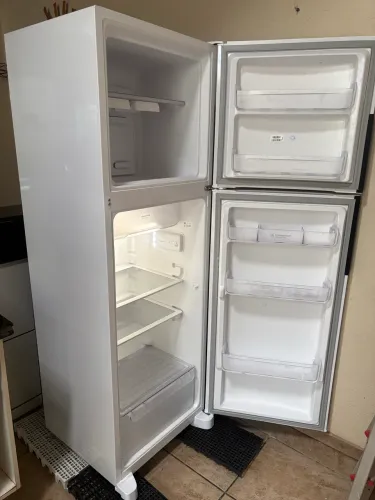 Geladeira Consul - apenas 9 meses de uso