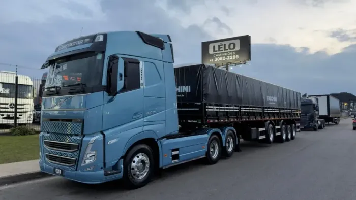 Volvo FH 460 6x2 Globetrotter Teto Alto Ano 24 Mola + 4 Eixo Graneleiro Facchini C/Pneus
