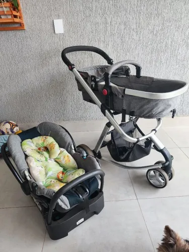 Carrinho de bebê  3x1 safety 1st 