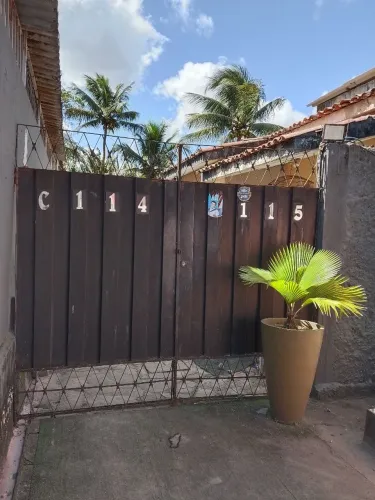 Portão de casa ,duas partes tamanho 2.10 de altura por 2.40 de largura